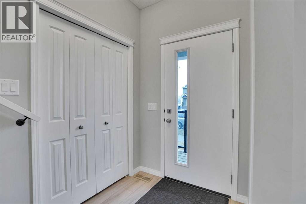 667 Wolf Willow Boulevard SE — photo 9