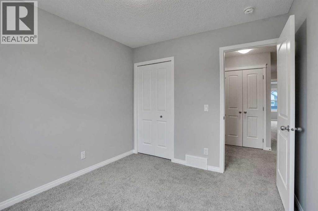 667 Wolf Willow Boulevard SE — photo 32