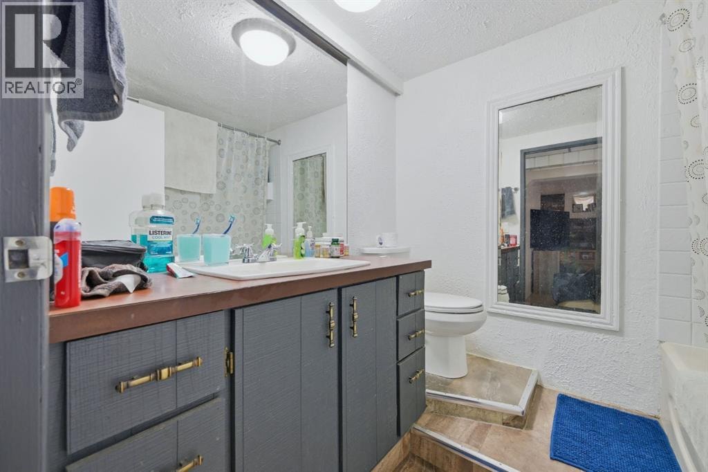 203 42 Avenue SW — photo 15