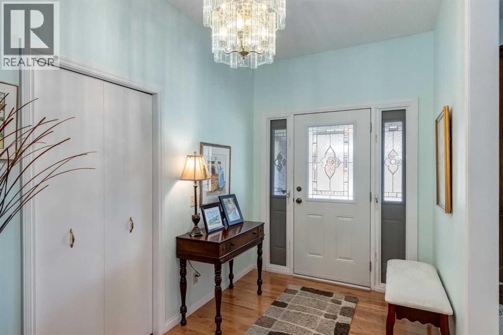 107 Valhalla Crescent NW — photo 2