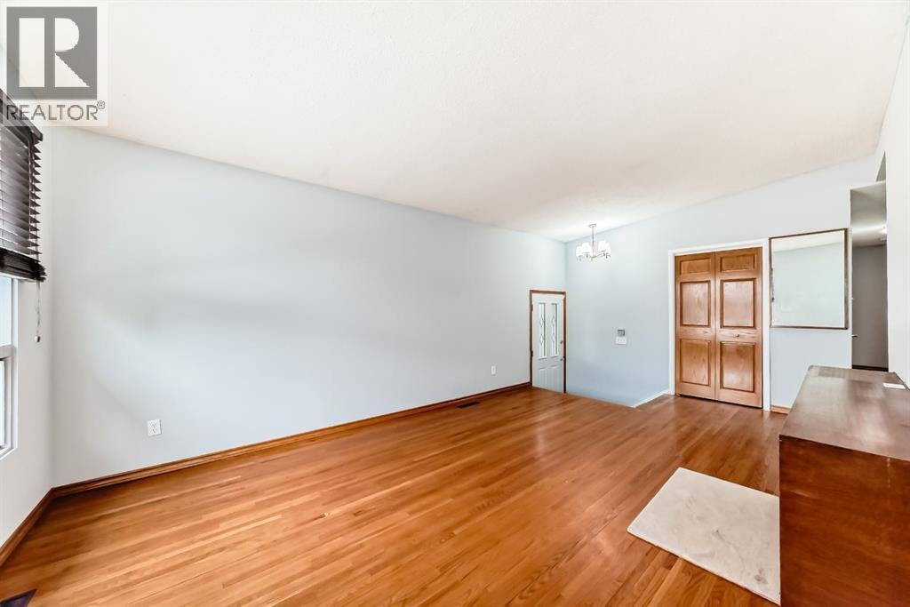 4603 41 Street NW — photo 13