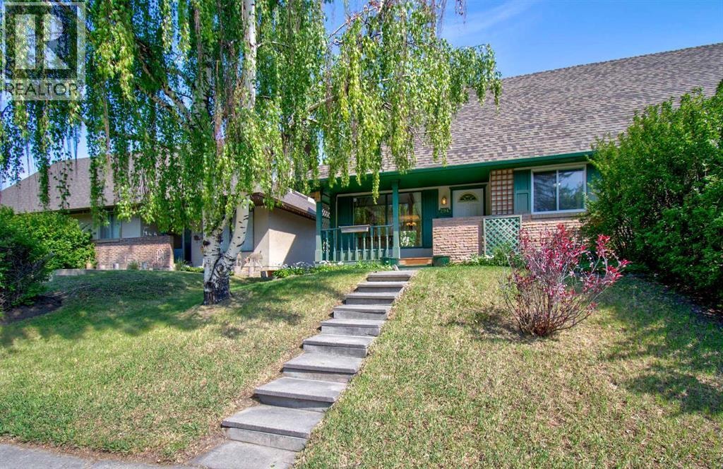 294 Southampton Drive SW — photo 1