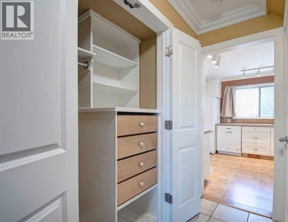 294 Southampton Drive SW — photo 8