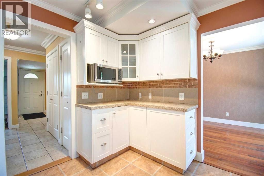 294 Southampton Drive SW — photo 6