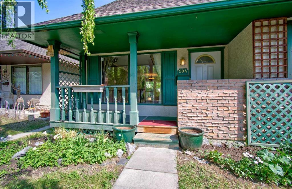294 Southampton Drive SW — photo 2