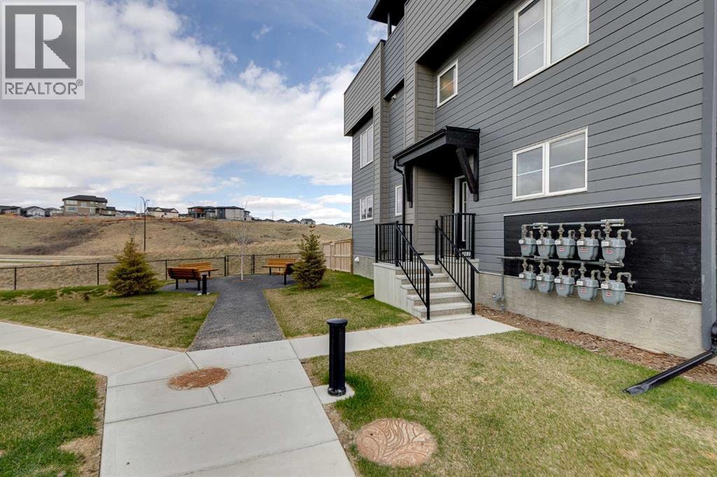 302, 260 Rowley Way NW — photo 3