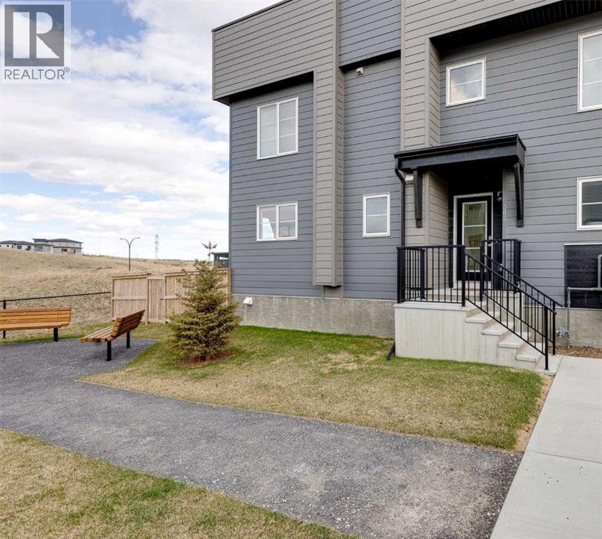 302, 260 Rowley Way NW — photo 2