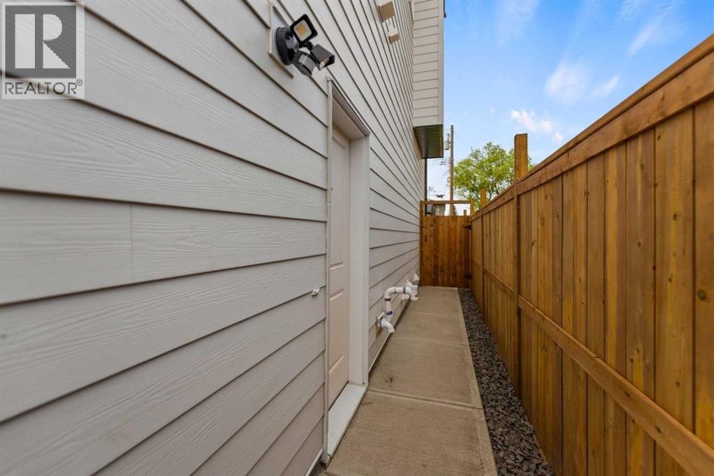 4651 79 Street NW — photo 4