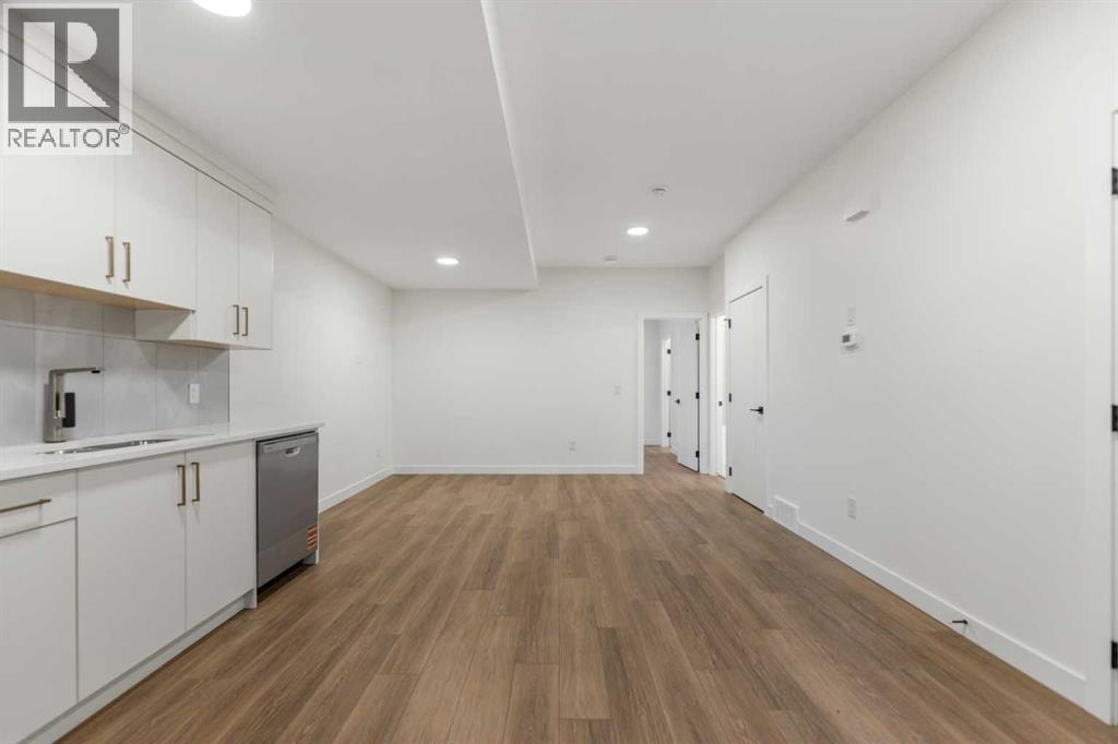 4651 79 Street NW — photo 39