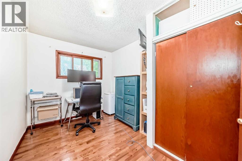 4407 Bowness Road NW — photo 13