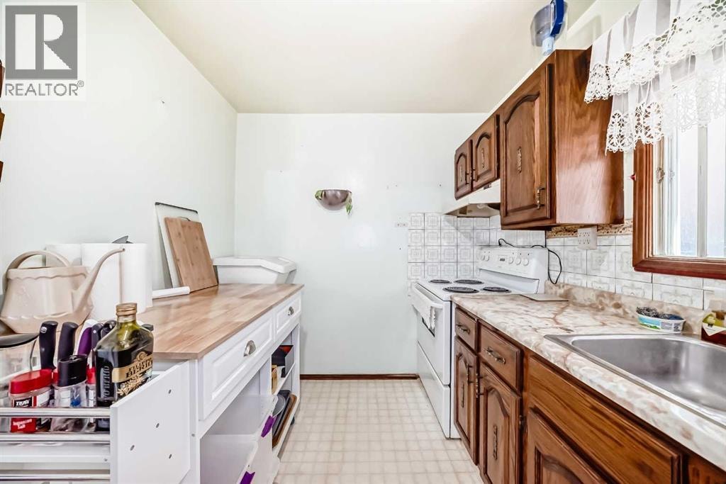4407 Bowness Road NW — photo 8