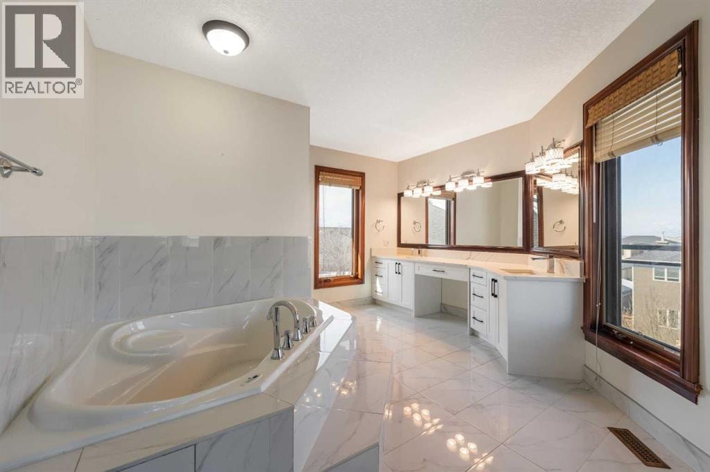 8 Coulee Park SW — photo 19
