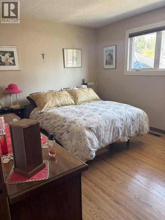4924 40 Avenue NW — photo 14
