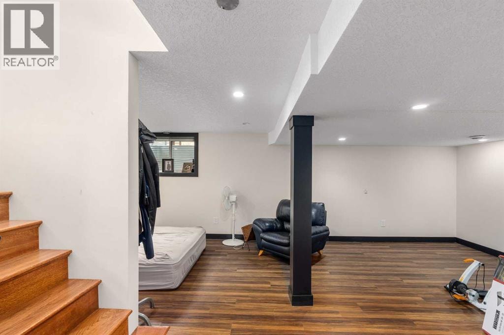 3035 4 Street SW — photo 18