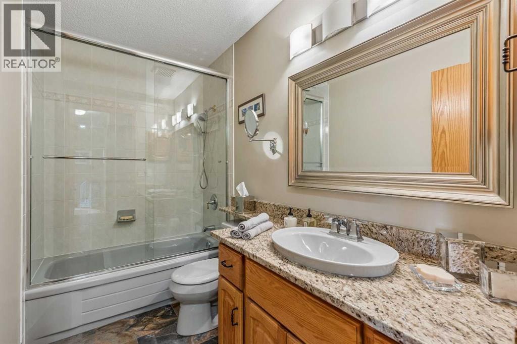187 Hampshire Close NW — photo 38