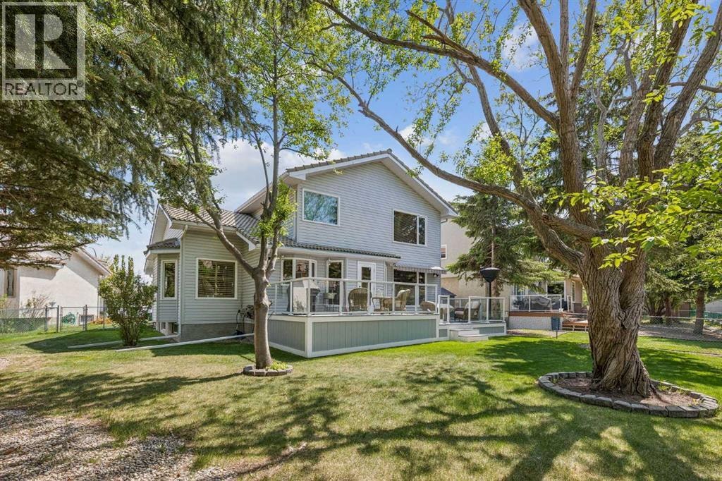 187 Hampshire Close NW — photo 2