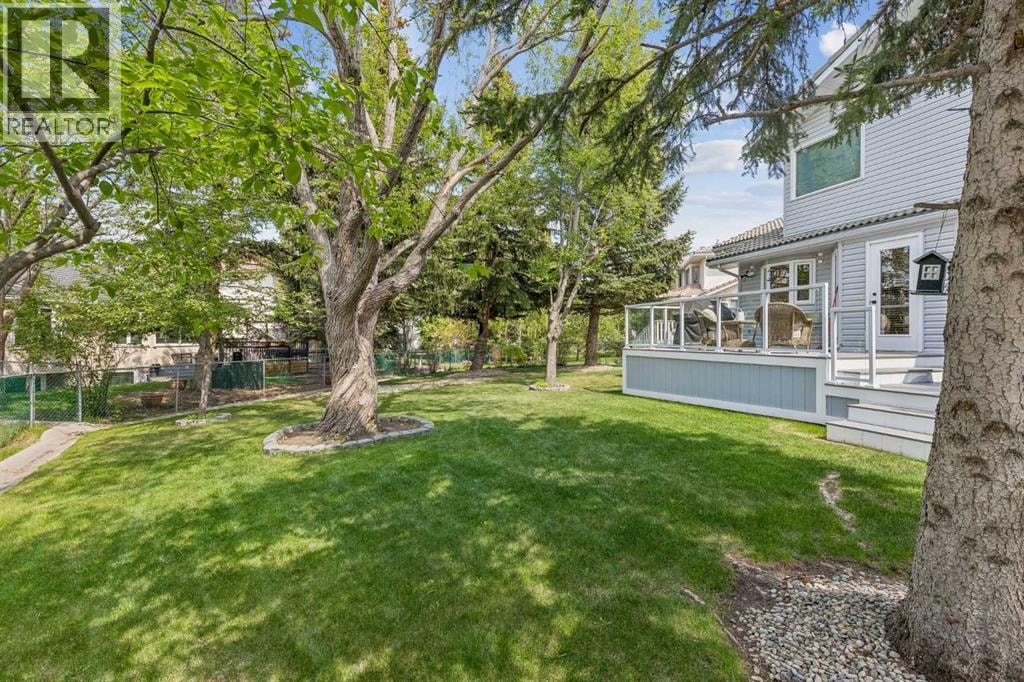 187 Hampshire Close NW — photo 44
