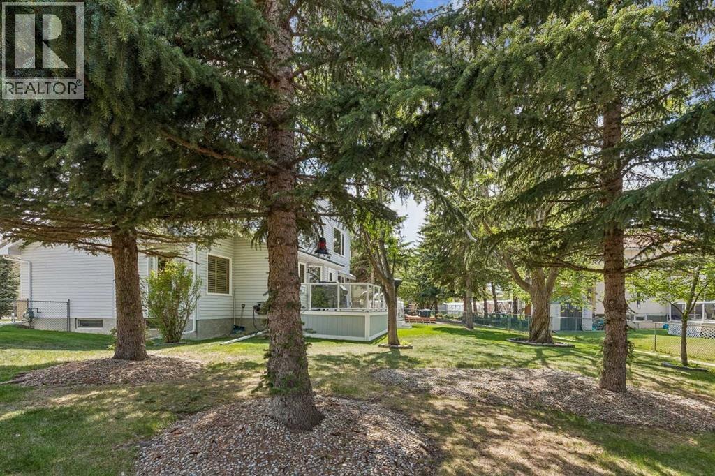 187 Hampshire Close NW — photo 41