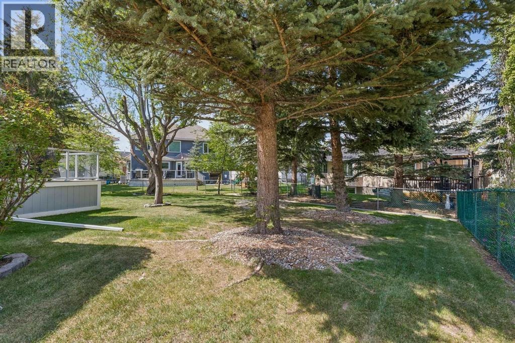 187 Hampshire Close NW — photo 40