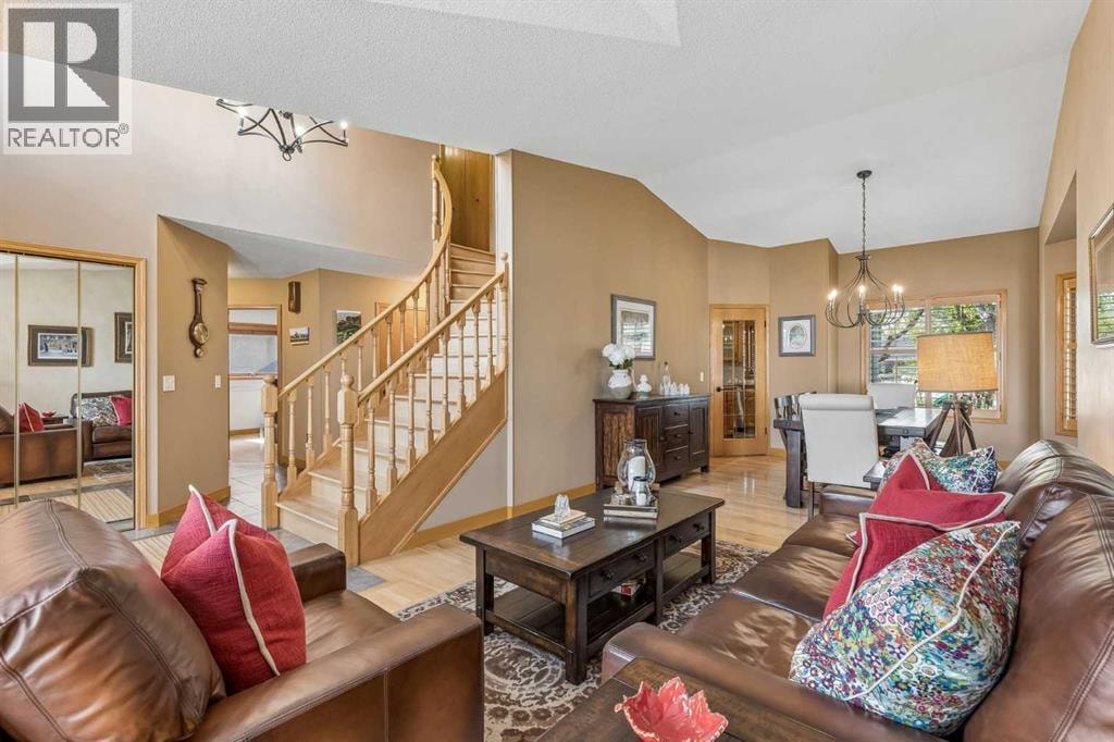 187 Hampshire Close NW — photo 10