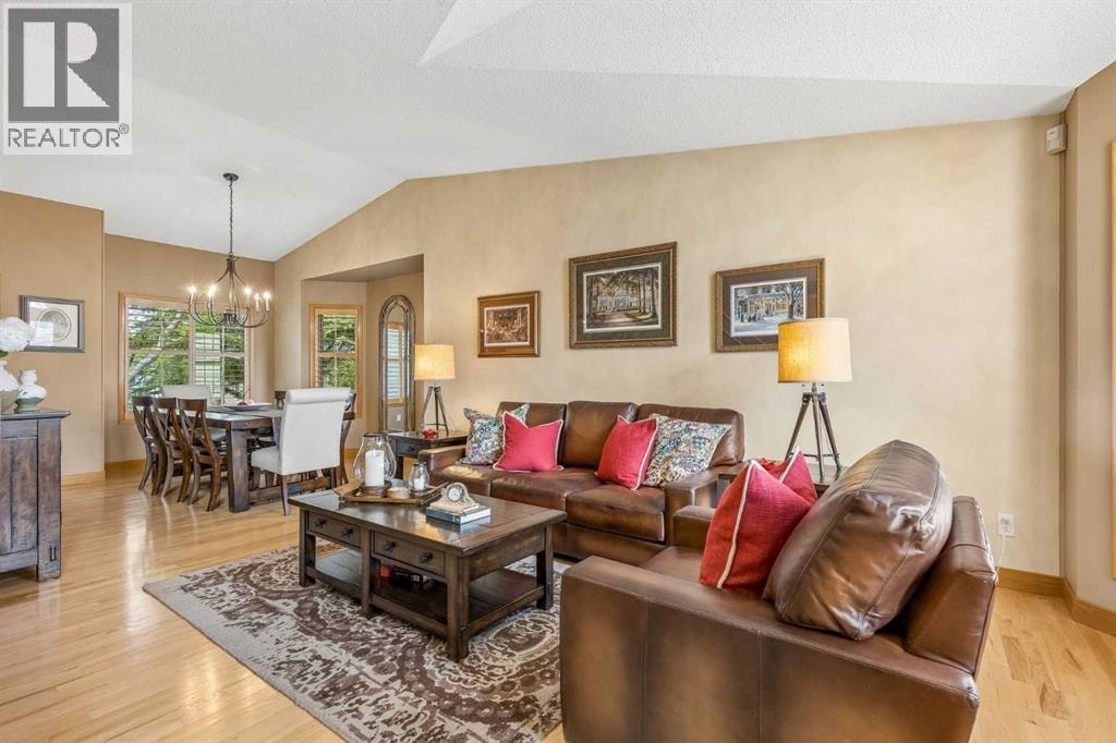 187 Hampshire Close NW — photo 8