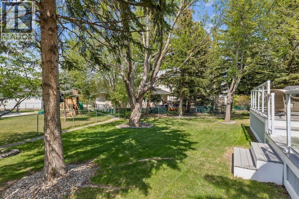 187 Hampshire Close NW — photo 45