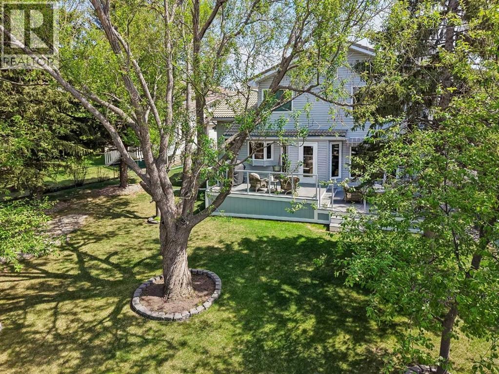 187 Hampshire Close NW — photo 3