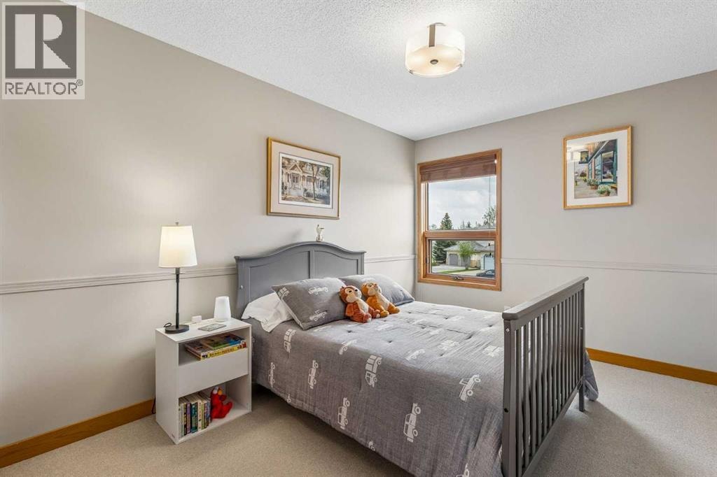 187 Hampshire Close NW — photo 36