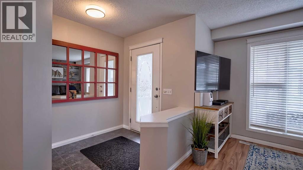 20 Tuscany Valley Park NW — photo 2