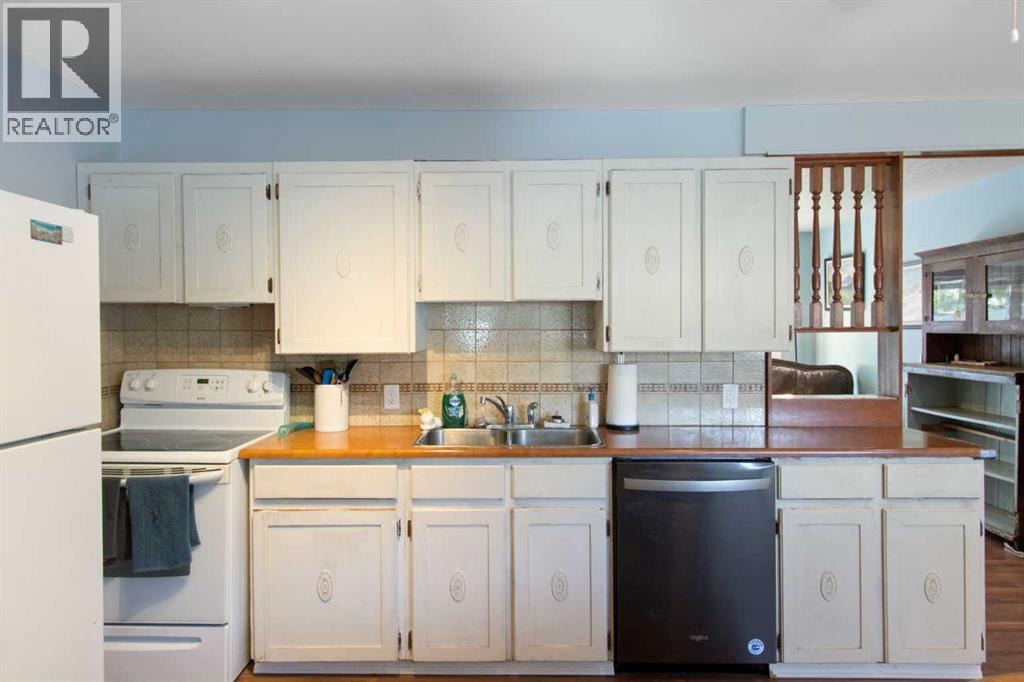 1622 Strathcona Street — photo 9