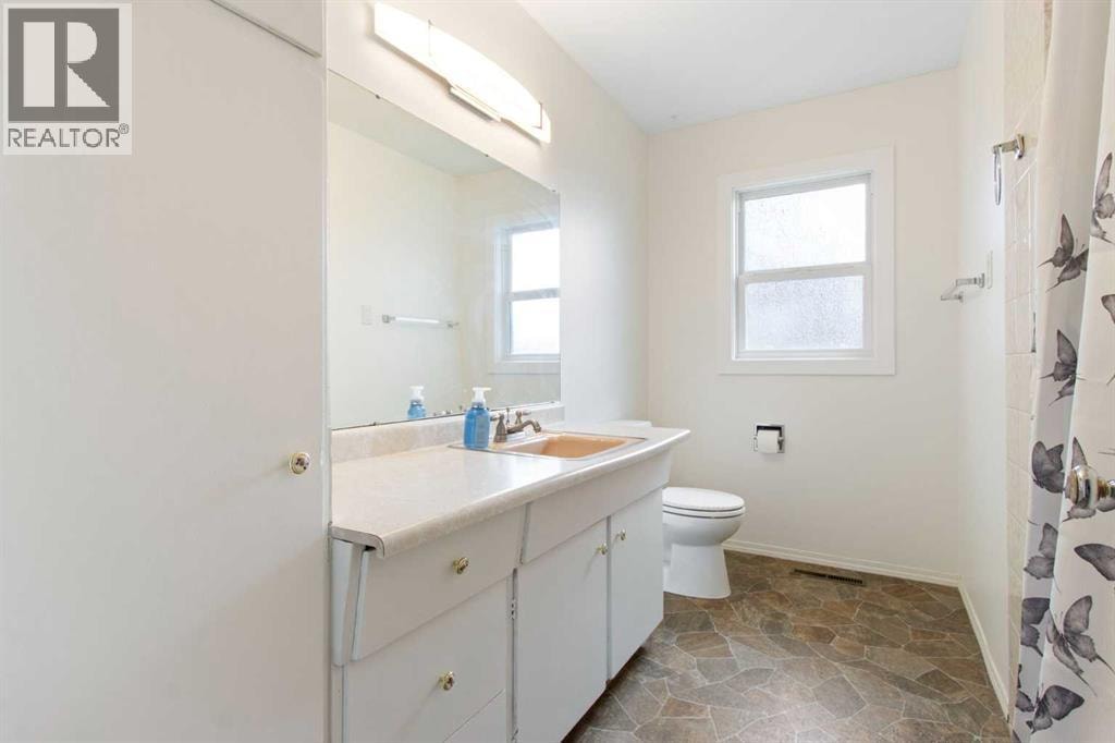 1622 Strathcona Street — photo 12
