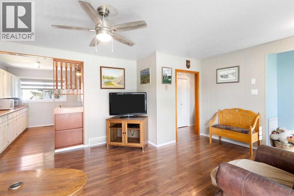 1622 Strathcona Street — photo 4