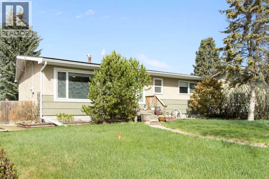 1622 Strathcona Street — photo 2