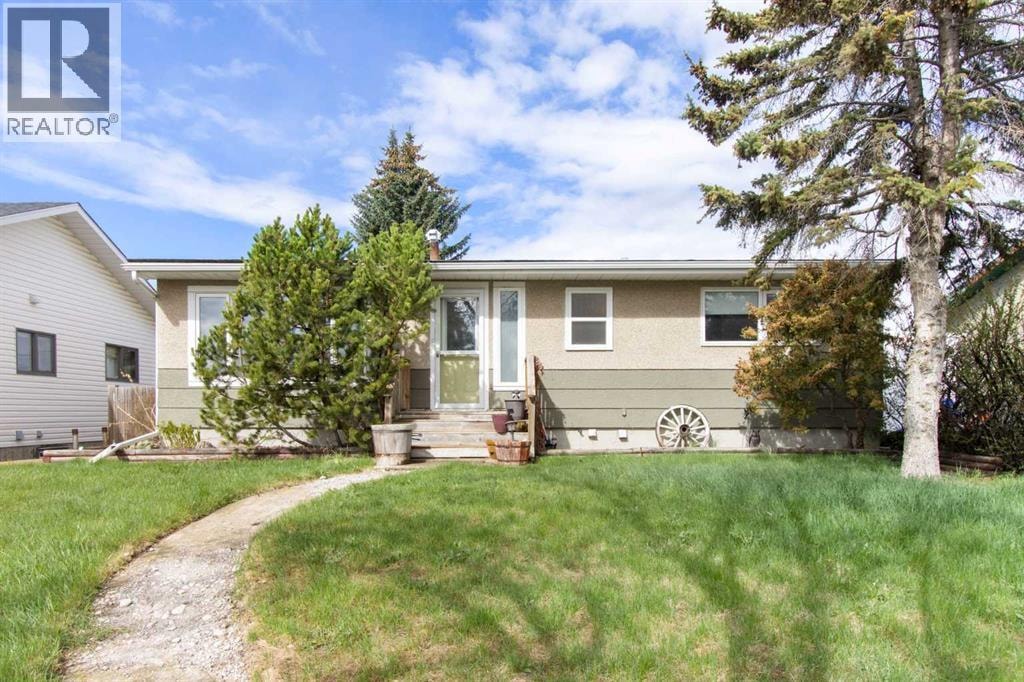 1622 Strathcona Street — photo 1