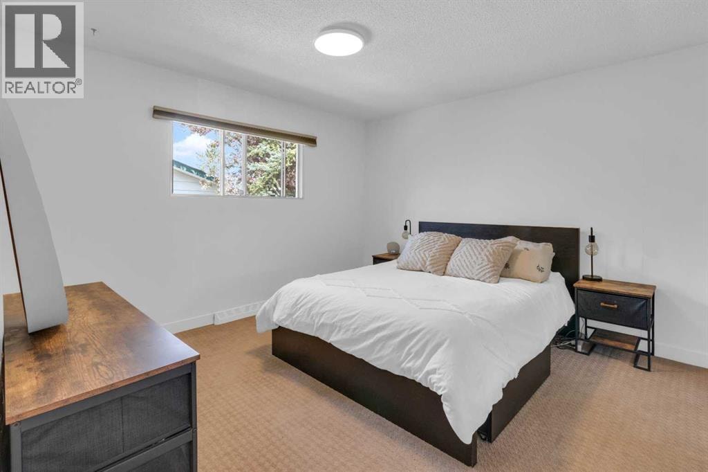 77 Hogarth Crescent SW — photo 15
