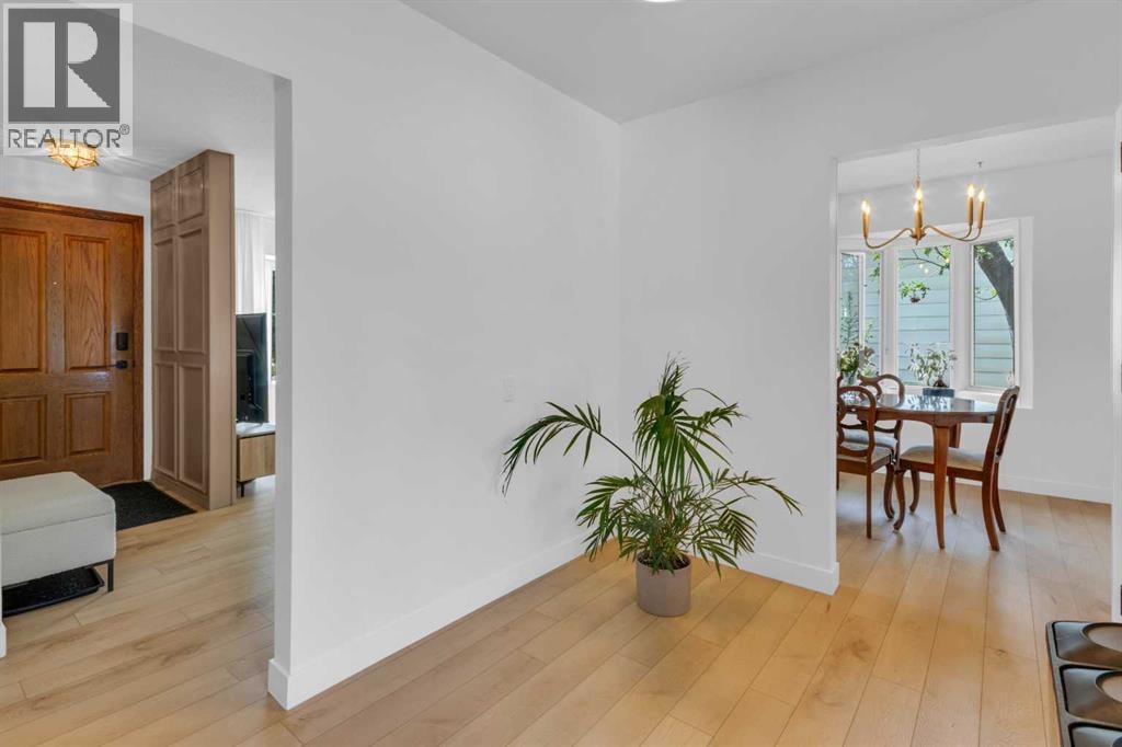 77 Hogarth Crescent SW — photo 12