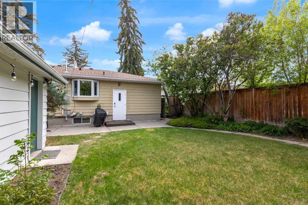 77 Hogarth Crescent SW — photo 33