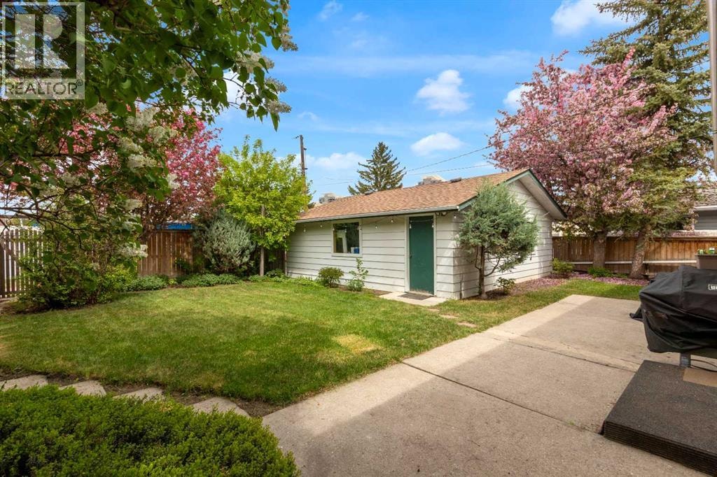 77 Hogarth Crescent SW — photo 36