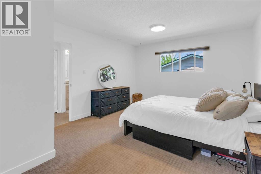 77 Hogarth Crescent SW — photo 18