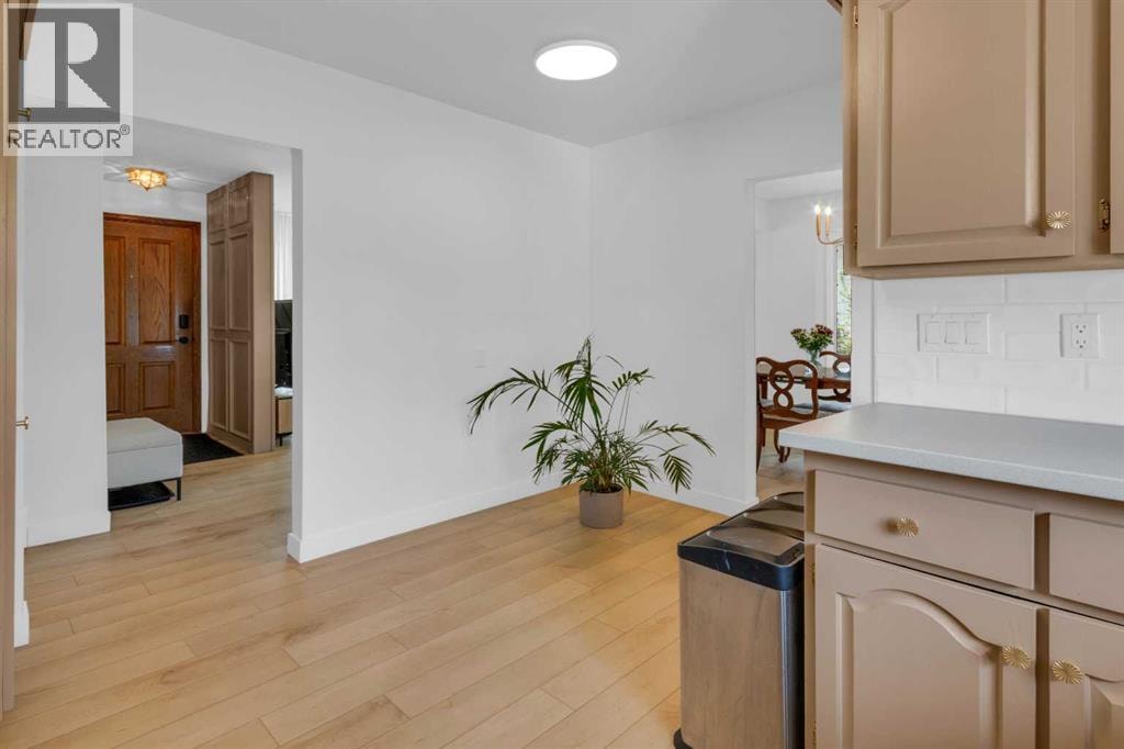77 Hogarth Crescent SW — photo 11