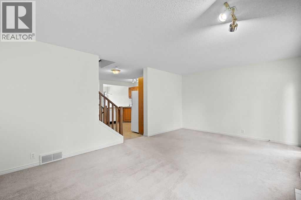 31 Silvergrove Close NW — photo 16