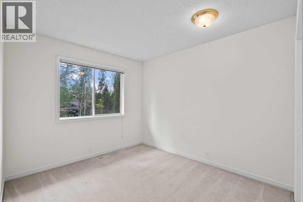 31 Silvergrove Close NW — photo 24