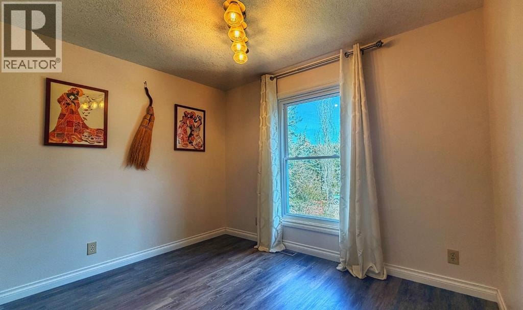 94 Redwood Meadows Drive — photo 23