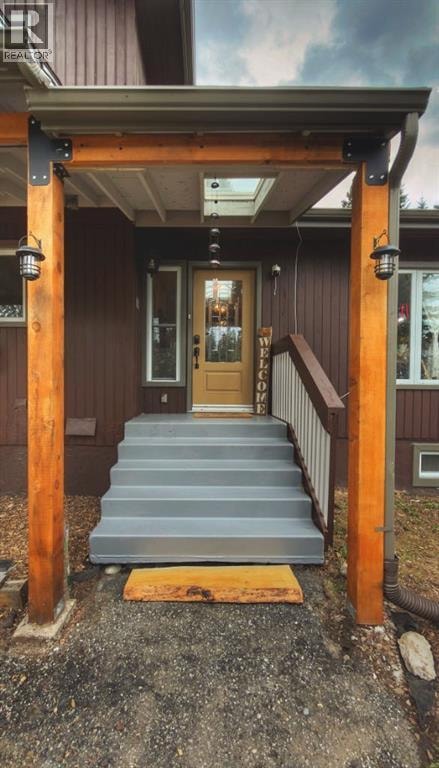 94 Redwood Meadows Drive — photo 10