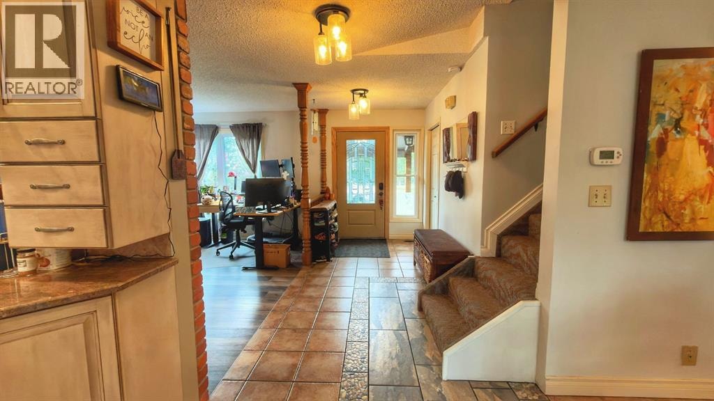 94 Redwood Meadows Drive — photo 11