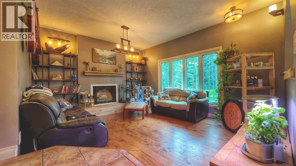 94 Redwood Meadows Drive — photo 18