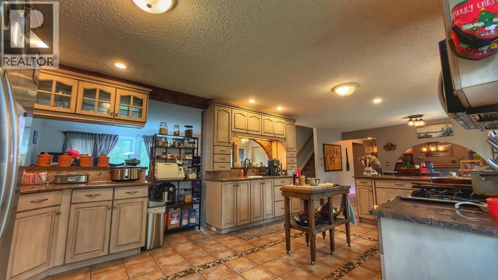 94 Redwood Meadows Drive — photo 13