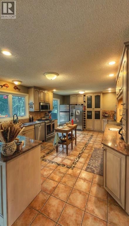 94 Redwood Meadows Drive — photo 15
