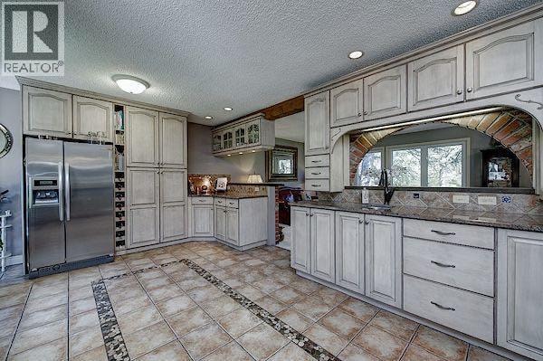 94 Redwood Meadows Drive — photo 17