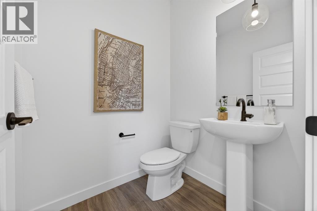 1090 Bayview Crescent — photo 24